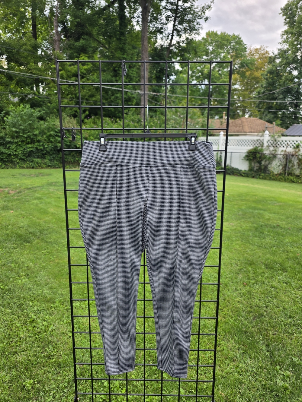 Apt. 9 Black & White Houndstooth Ankle Pants